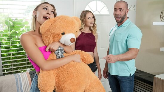 Step-sister, tired of masturbating, decides to have a threesome with her bald brother and lustful sister.