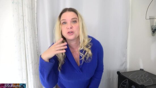 A mother with a massive ass decided to reward her son for his successful studies with a hot blowjob and sex.